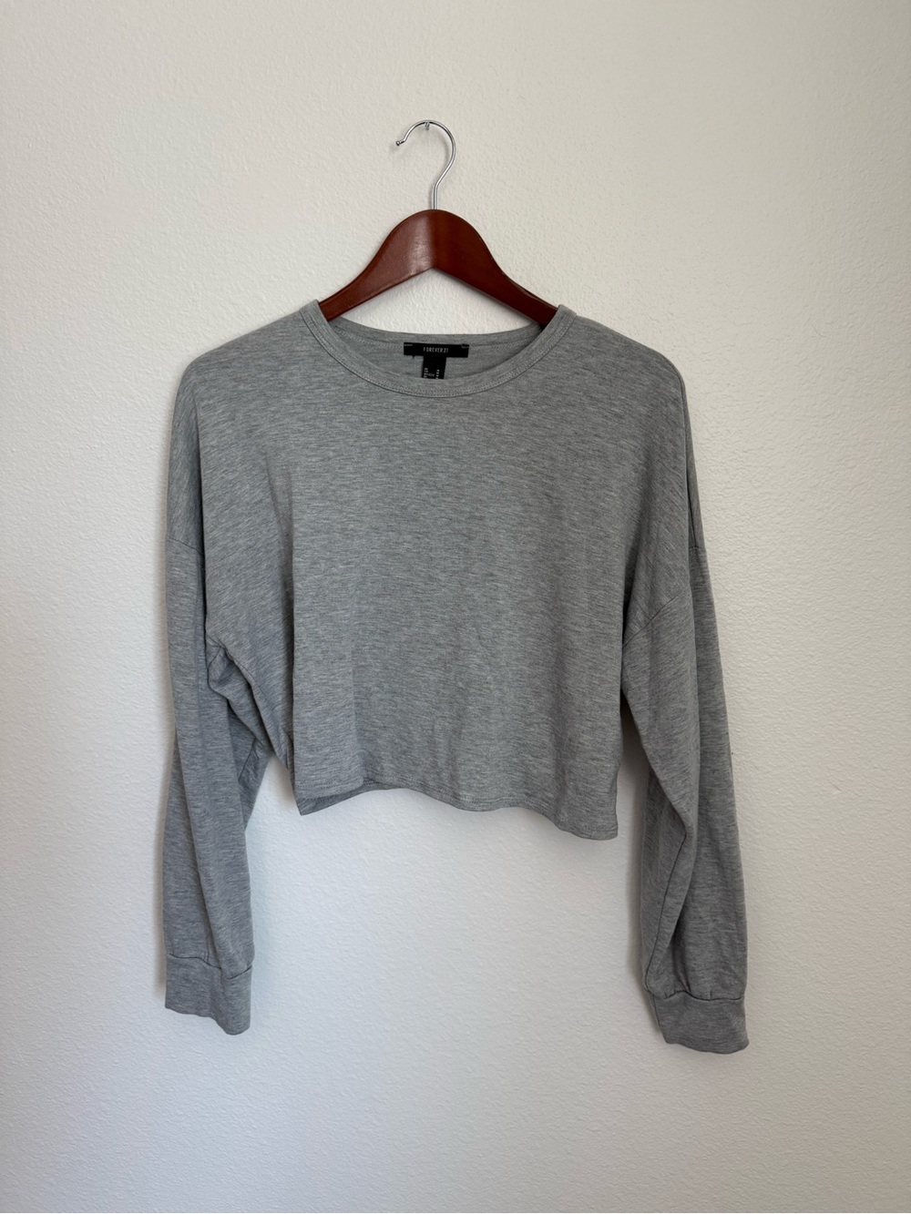 Women's Gray Cropped Long-Sleeve Top